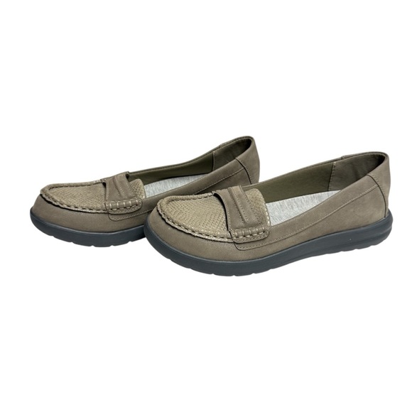 Cloudsteppers by Clark’s  Casual Loafers in Sage size 6 NWOB - Picture 1 of 8